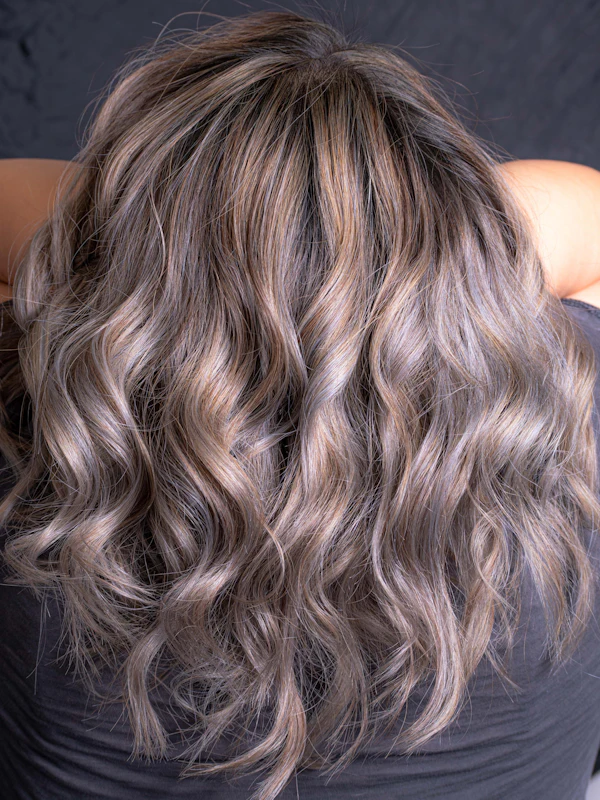 Balayage en tonos cenizos